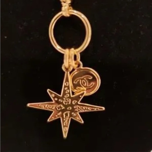 New CHANEL Limited Edition Double Star Charm and Round CC with Clasp - Picture 9 of 11